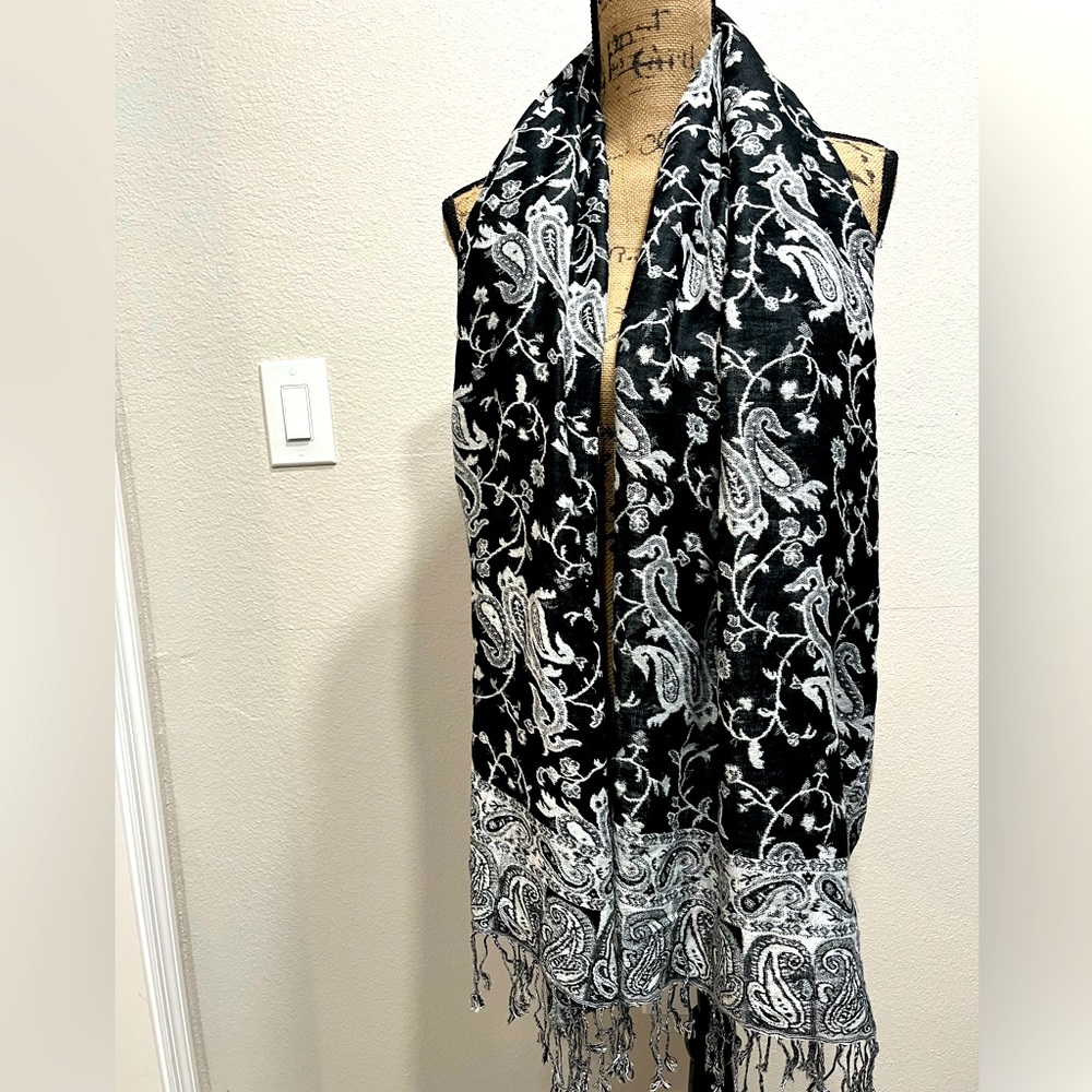 Beautiful Black and white scarf